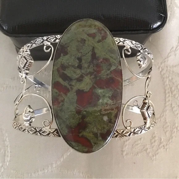 🌹HOST PICK🌹- BLOODSTONE LARGE STONE SILVER PLATED BRACELET - Picture 1 of 5